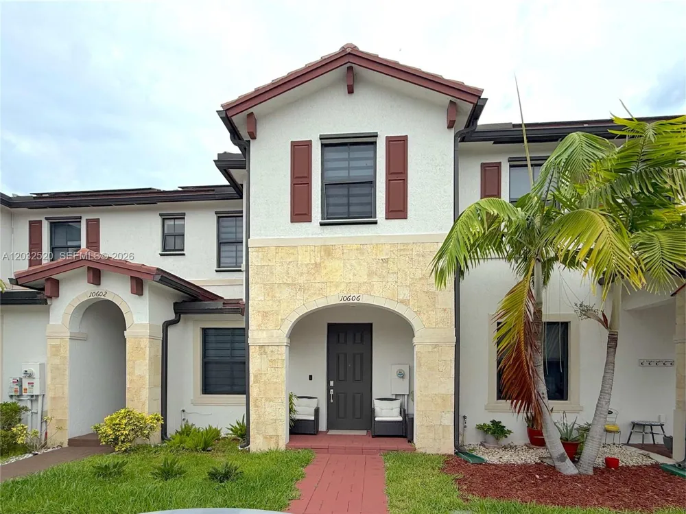 10606 W 32nd Ln Hialeah, FL 33018