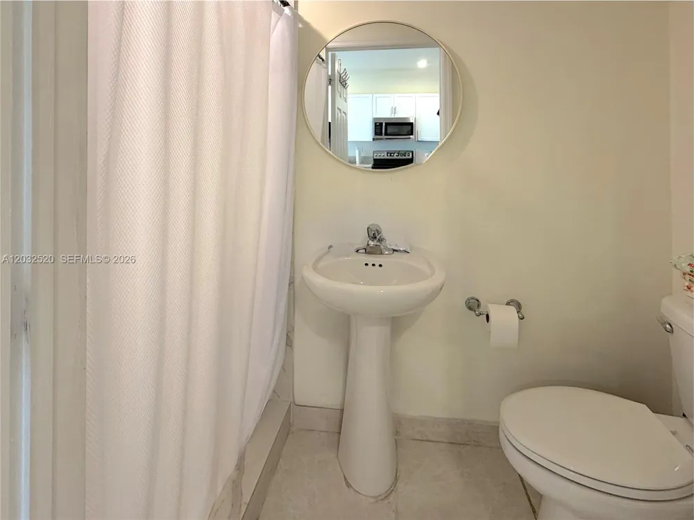 10606 W 32nd Ln Hialeah, FL 33018