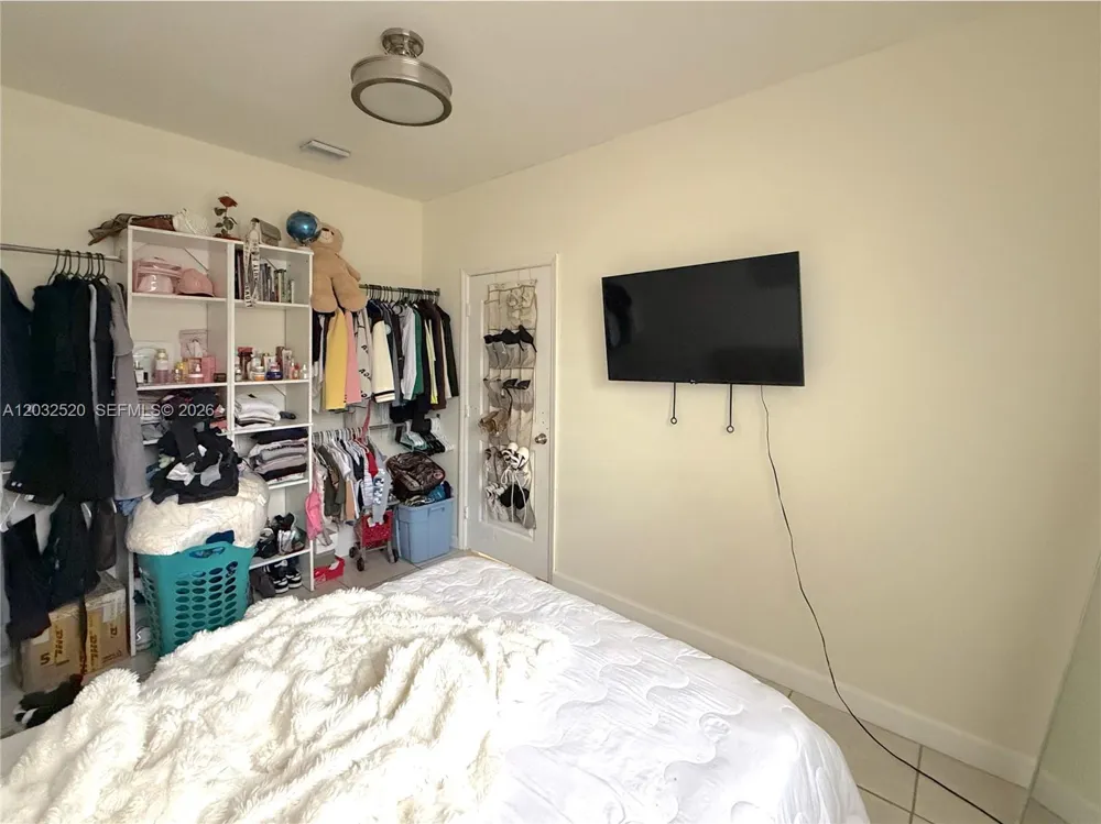 10606 W 32nd Ln Hialeah, FL 33018