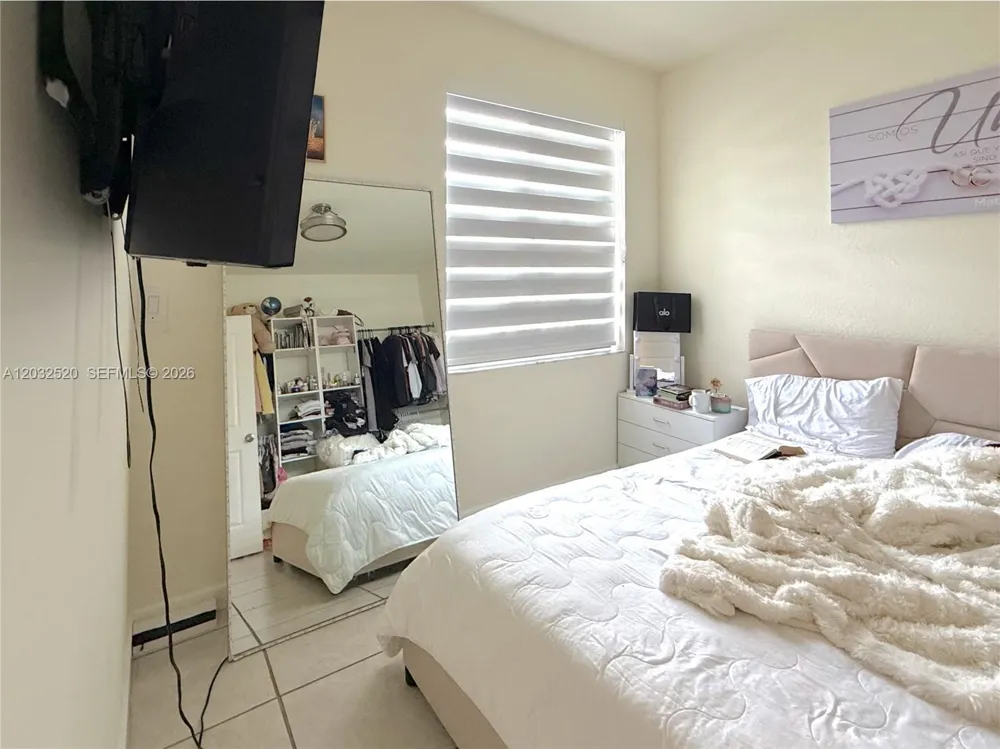 10606 W 32nd Ln Hialeah, FL 33018