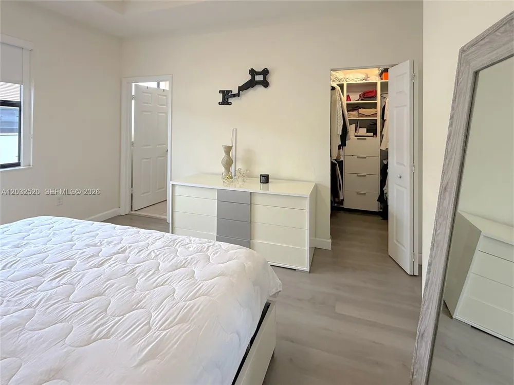 10606 W 32nd Ln Hialeah, FL 33018