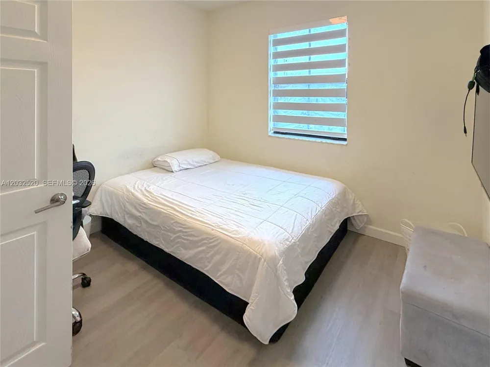 10606 W 32nd Ln Hialeah, FL 33018