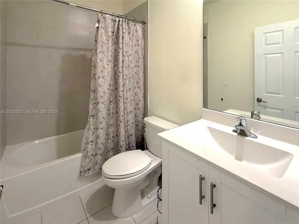 10606 W 32nd Ln Hialeah, FL 33018