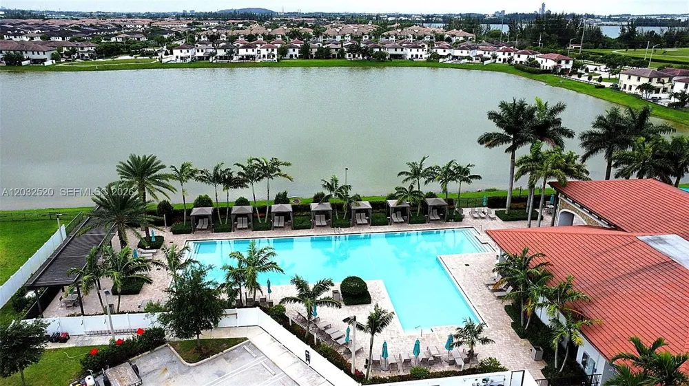 10606 W 32nd Ln Hialeah, FL 33018