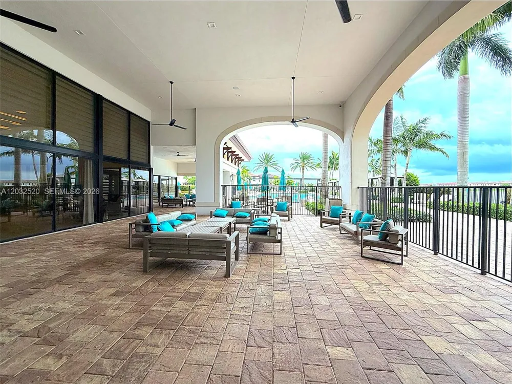 10606 W 32nd Ln Hialeah, FL 33018