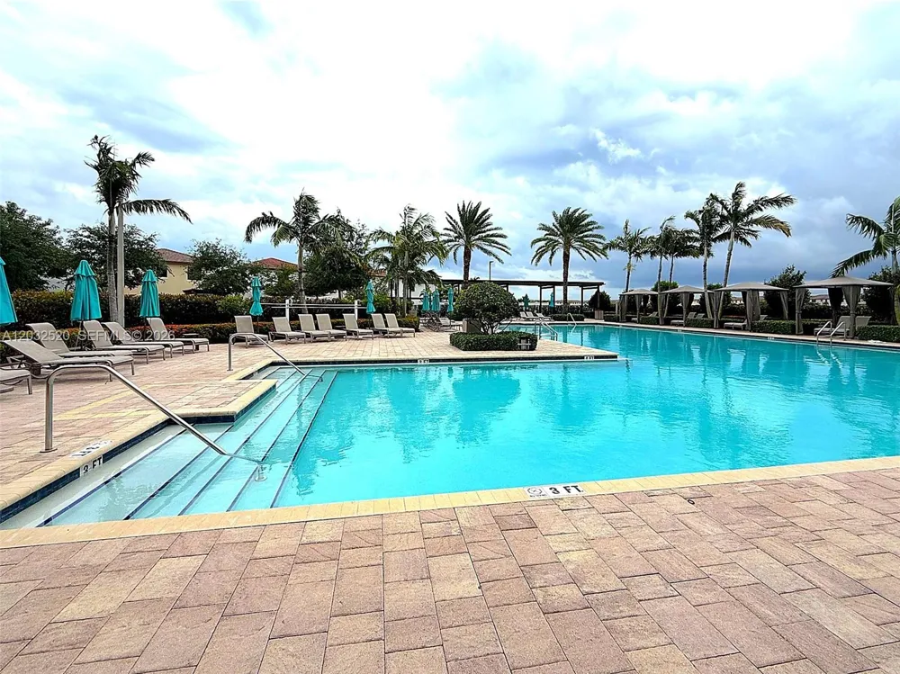 10606 W 32nd Ln Hialeah, FL 33018