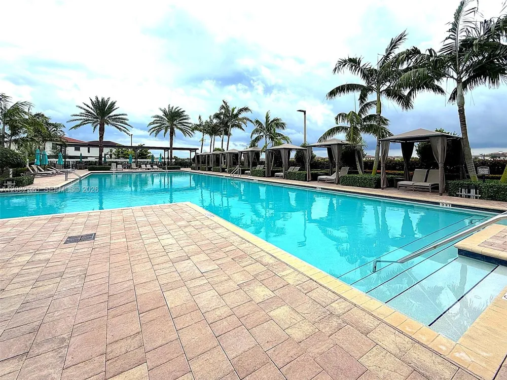 10606 W 32nd Ln Hialeah, FL 33018
