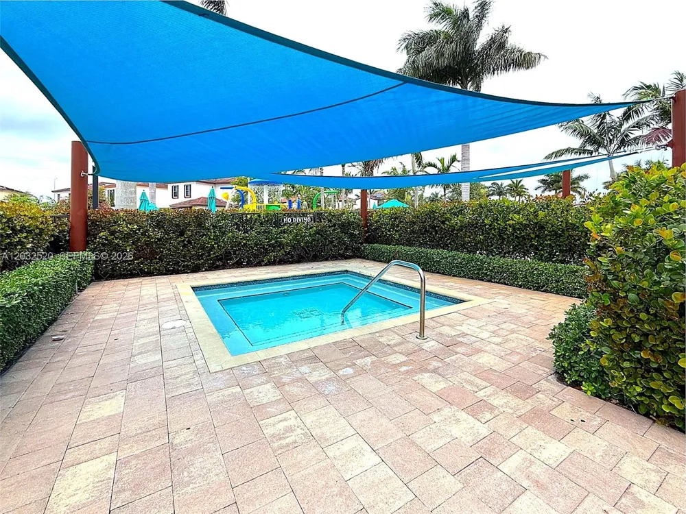 10606 W 32nd Ln Hialeah, FL 33018