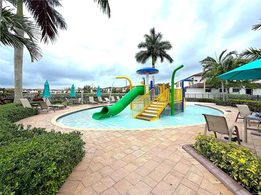 10606 W 32nd Ln Hialeah, FL 33018