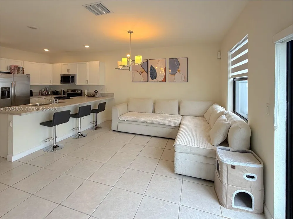 10606 W 32nd Ln Hialeah, FL 33018
