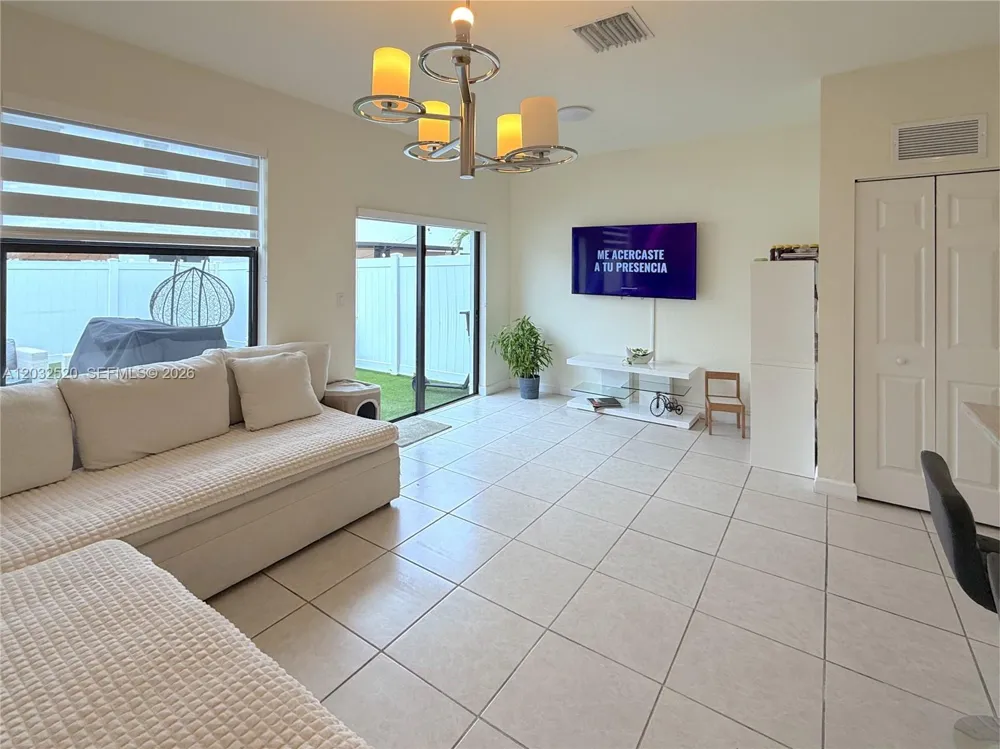 10606 W 32nd Ln Hialeah, FL 33018