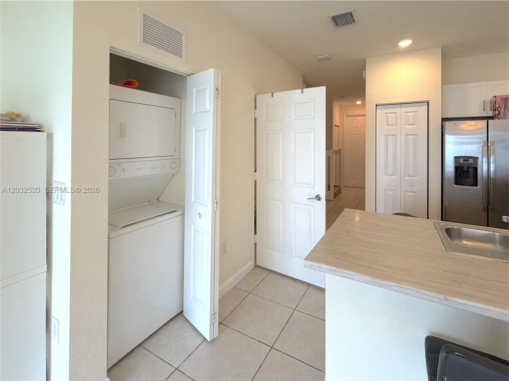 10606 W 32nd Ln Hialeah, FL 33018