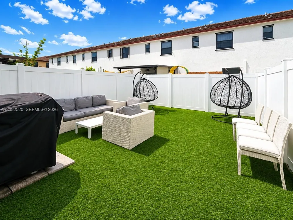 10606 W 32nd Ln Hialeah, FL 33018