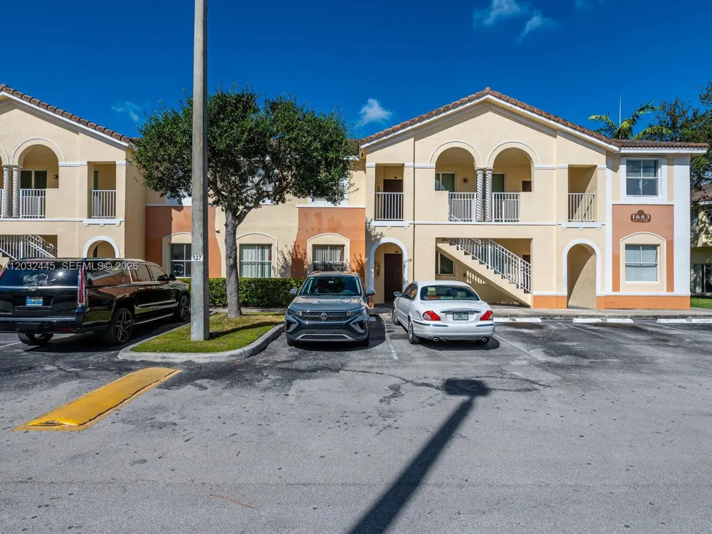 1663 SE 27th Dr #108 Homestead, FL 33035