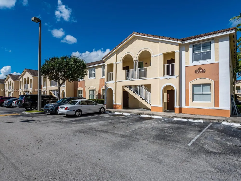 1663 SE 27th Dr #108 Homestead, FL 33035