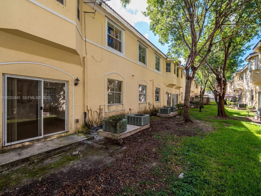 1663 SE 27th Dr #108 Homestead, FL 33035