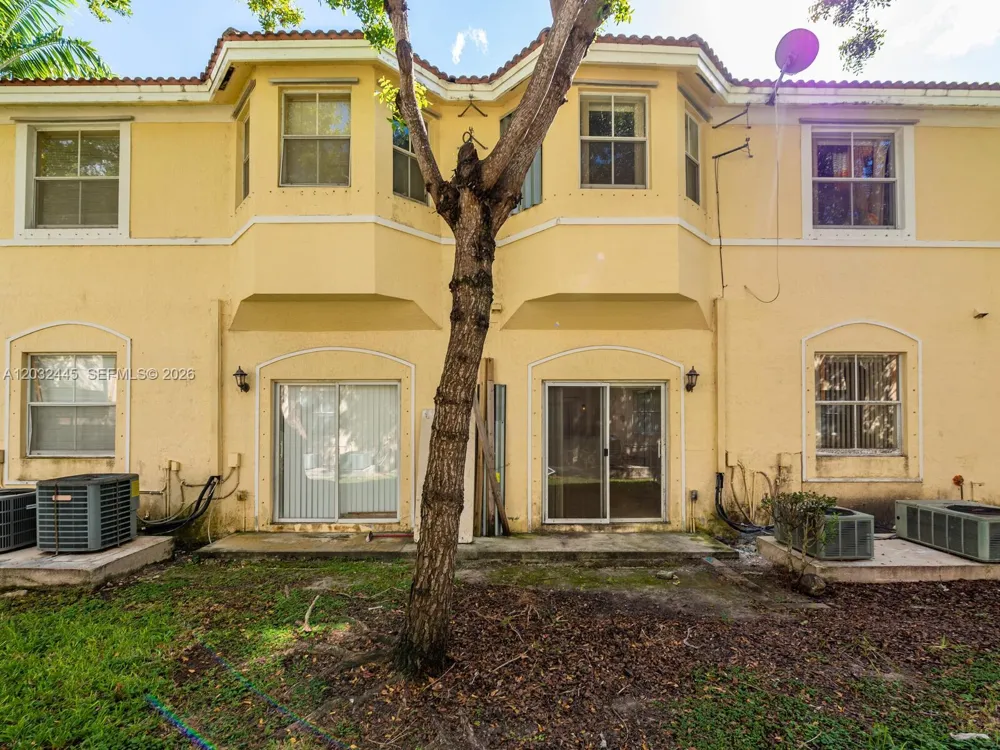 1663 SE 27th Dr #108 Homestead, FL 33035