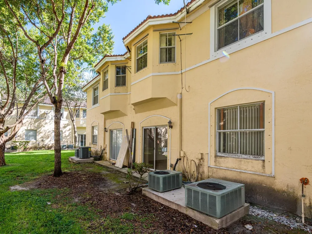 1663 SE 27th Dr #108 Homestead, FL 33035