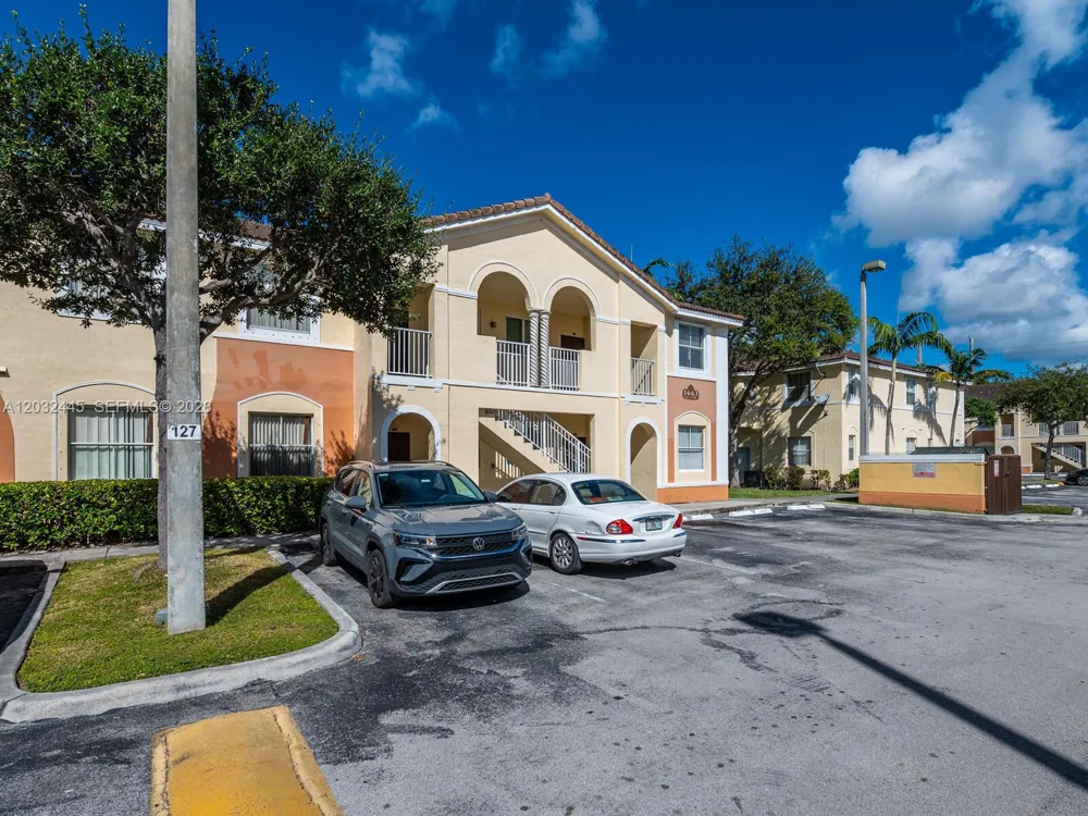 1663 SE 27th Dr #108 Homestead, FL 33035
