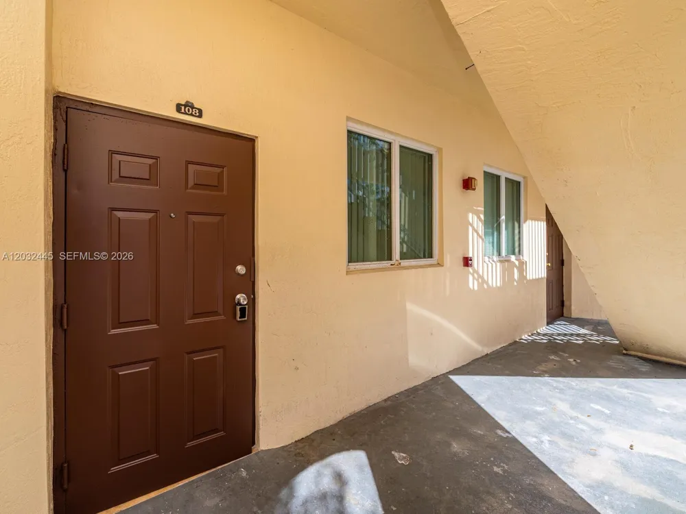 1663 SE 27th Dr #108 Homestead, FL 33035