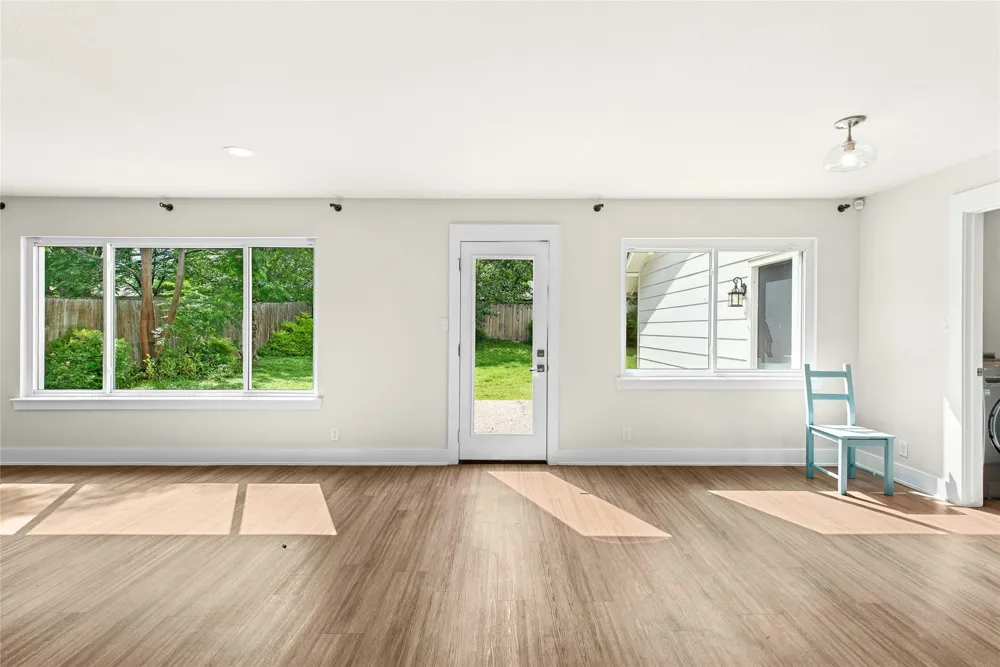 10101 Parkfield Drive Austin, TX 78758