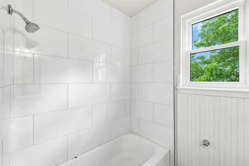 10101 Parkfield Drive Austin, TX 78758