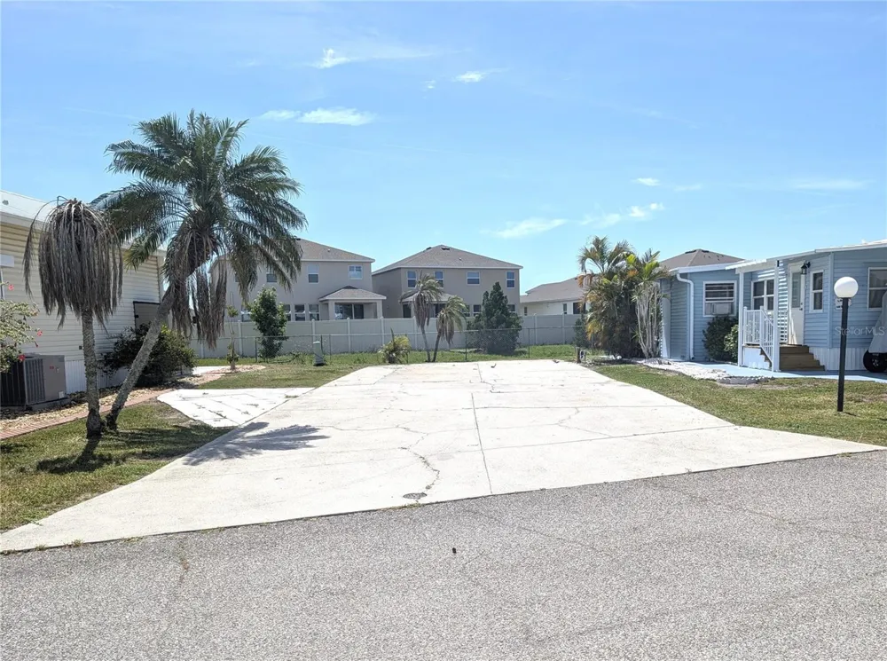 3333 26TH AVENUE E #1335 Bradenton, FL 34208