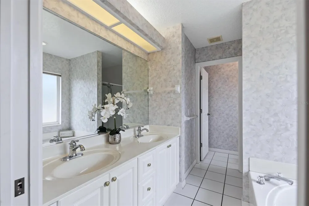 2404 50TH DRIVE E Bradenton, FL 34203