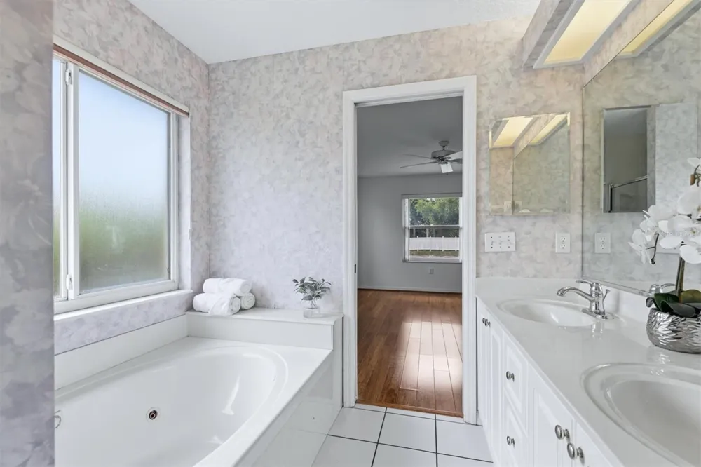 2404 50TH DRIVE E Bradenton, FL 34203