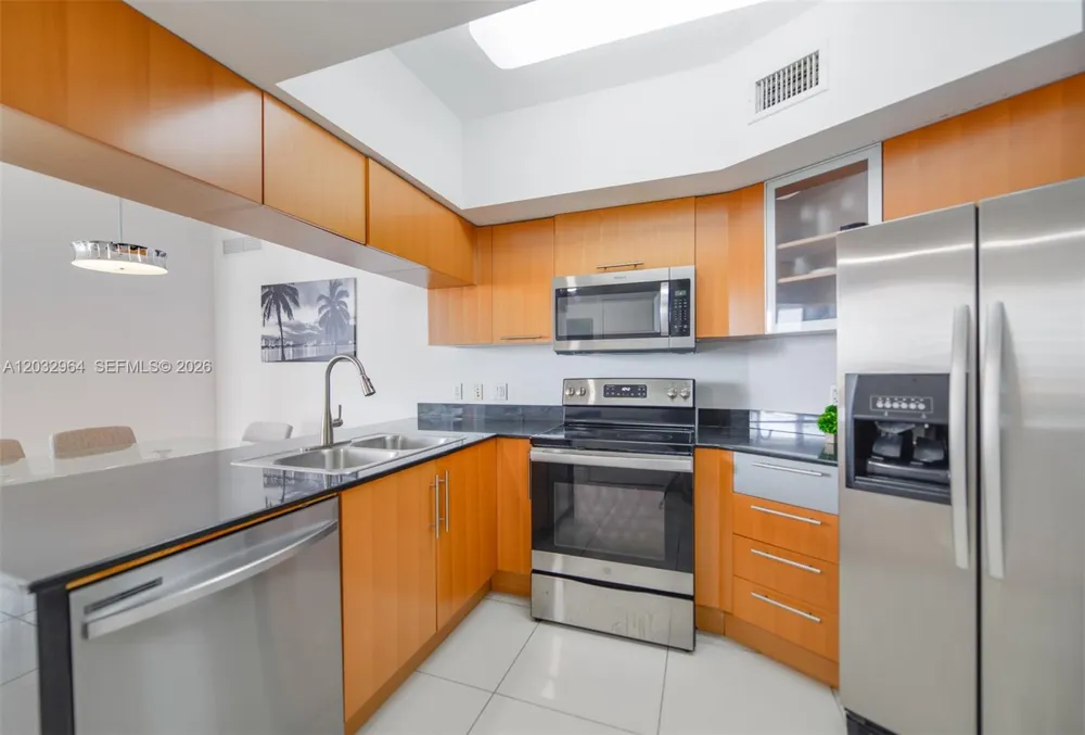 1750 Bayshore Dr #2402 Miami, FL 33132