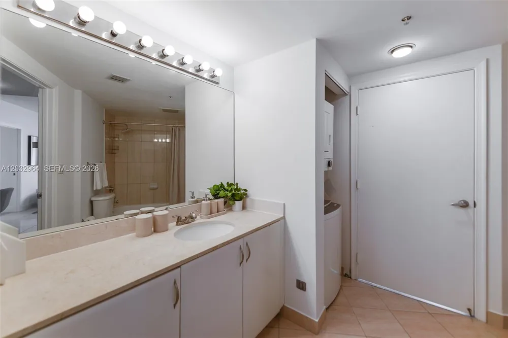 1750 Bayshore Dr #2402 Miami, FL 33132