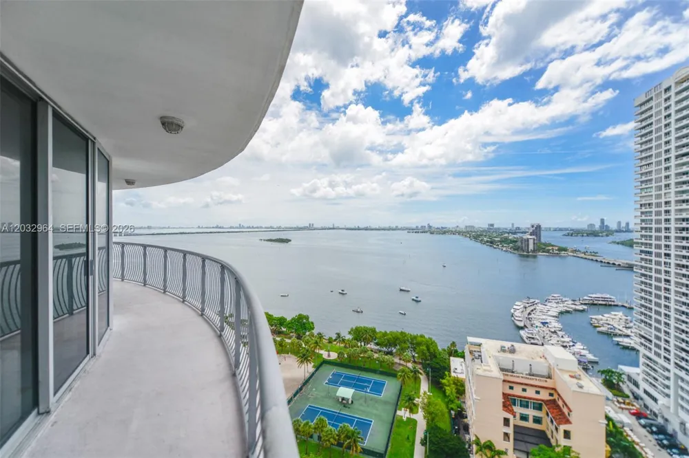 1750 Bayshore Dr #2402 Miami, FL 33132
