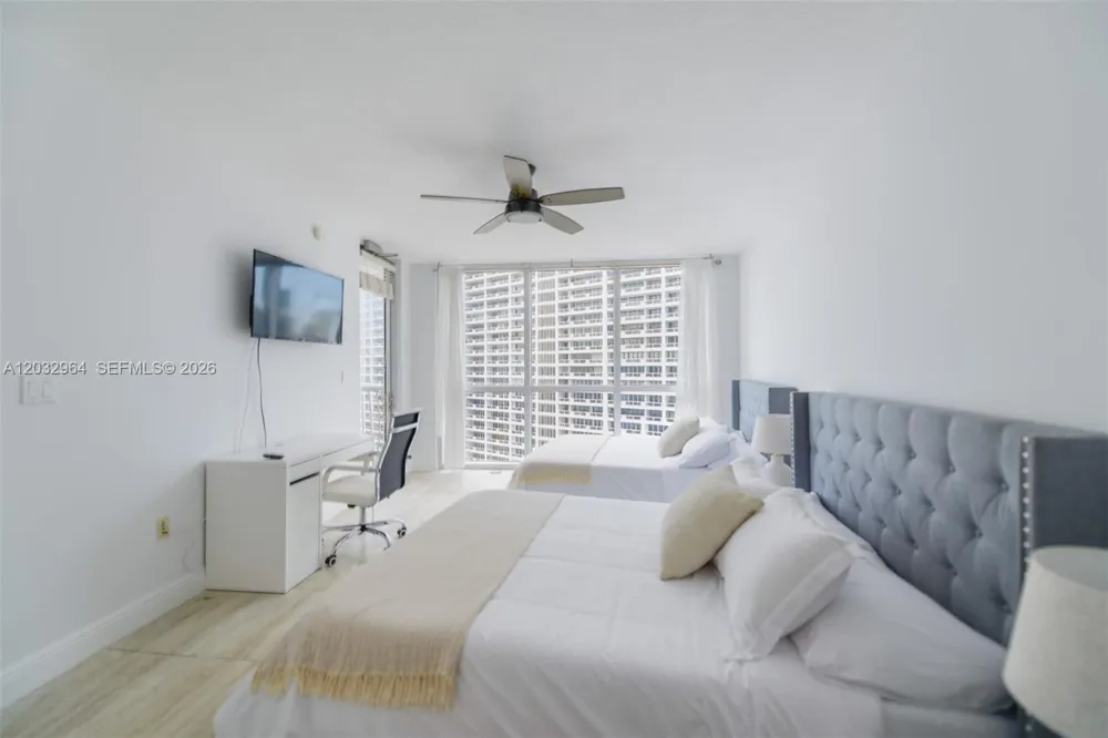 1750 Bayshore Dr #2402 Miami, FL 33132
