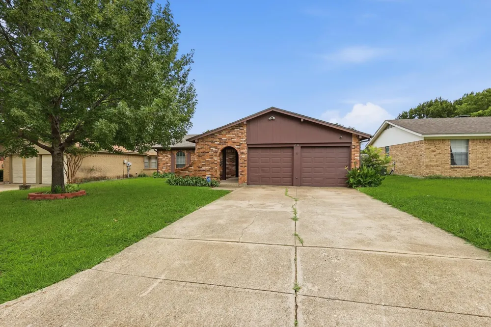 6536 Windrock Watauga, TX 76148