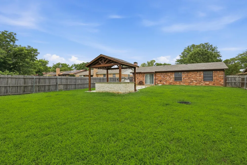 6536 Windrock Watauga, TX 76148