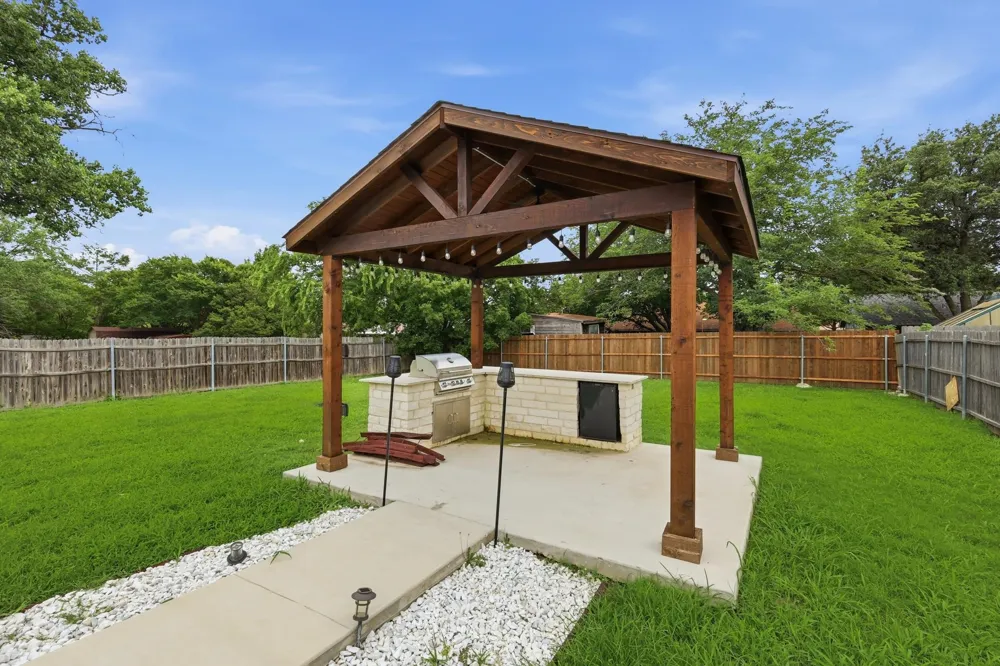 6536 Windrock Watauga, TX 76148