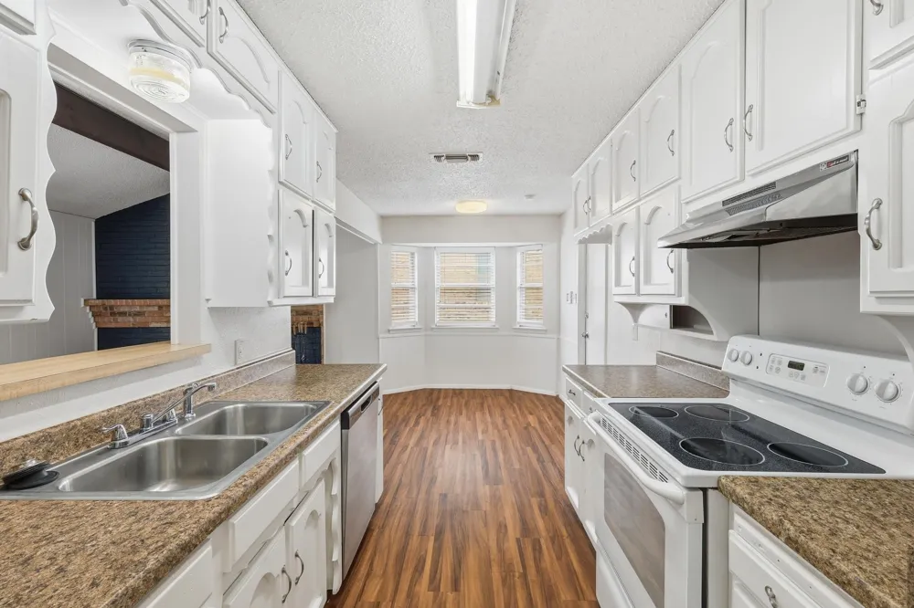 6536 Windrock Watauga, TX 76148