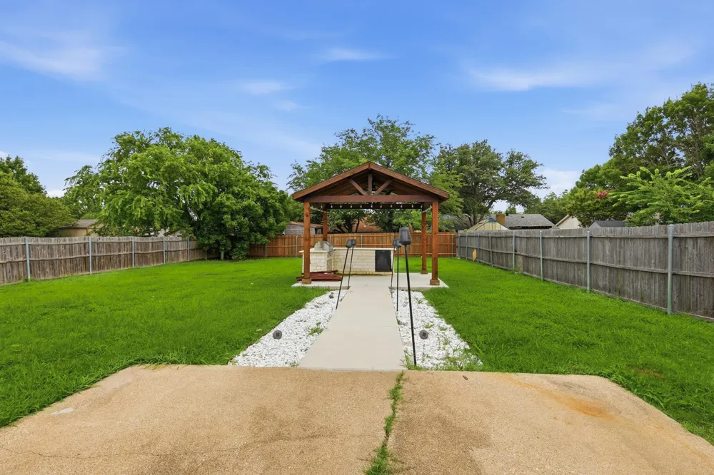 6536 Windrock Watauga, TX 76148