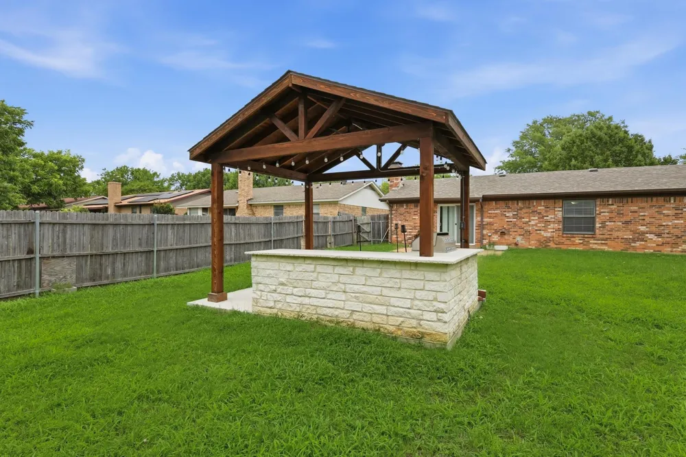 6536 Windrock Watauga, TX 76148