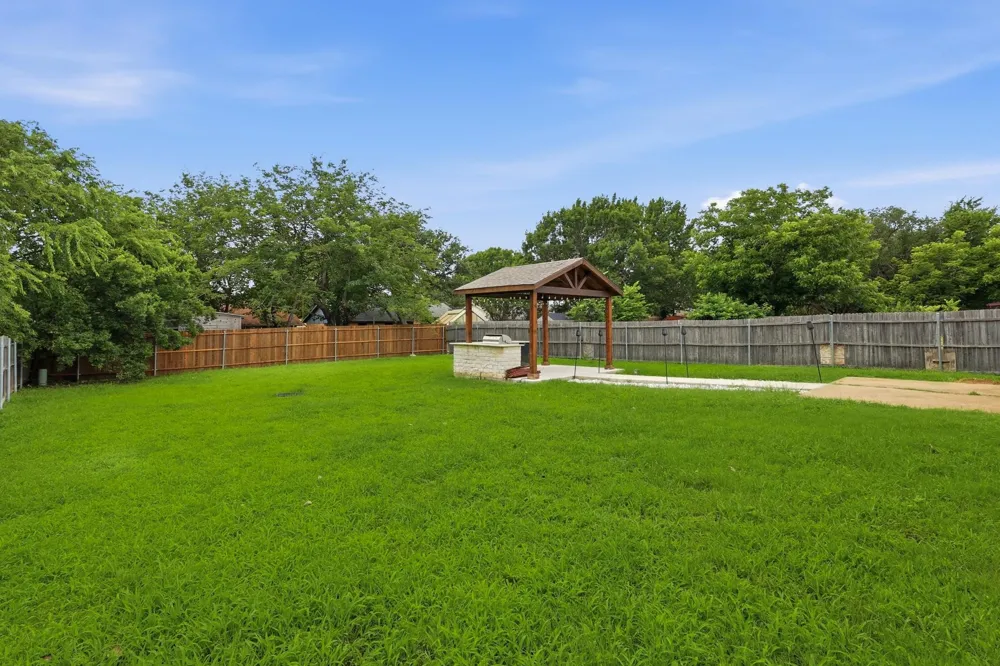 6536 Windrock Watauga, TX 76148