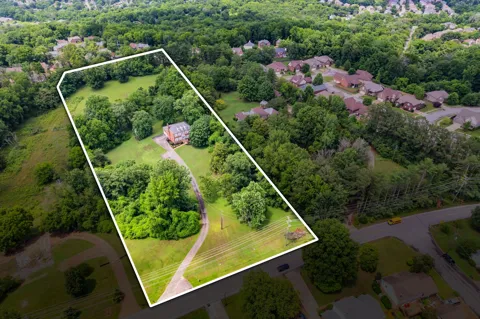 641 Old Lebanon Dirt Rd