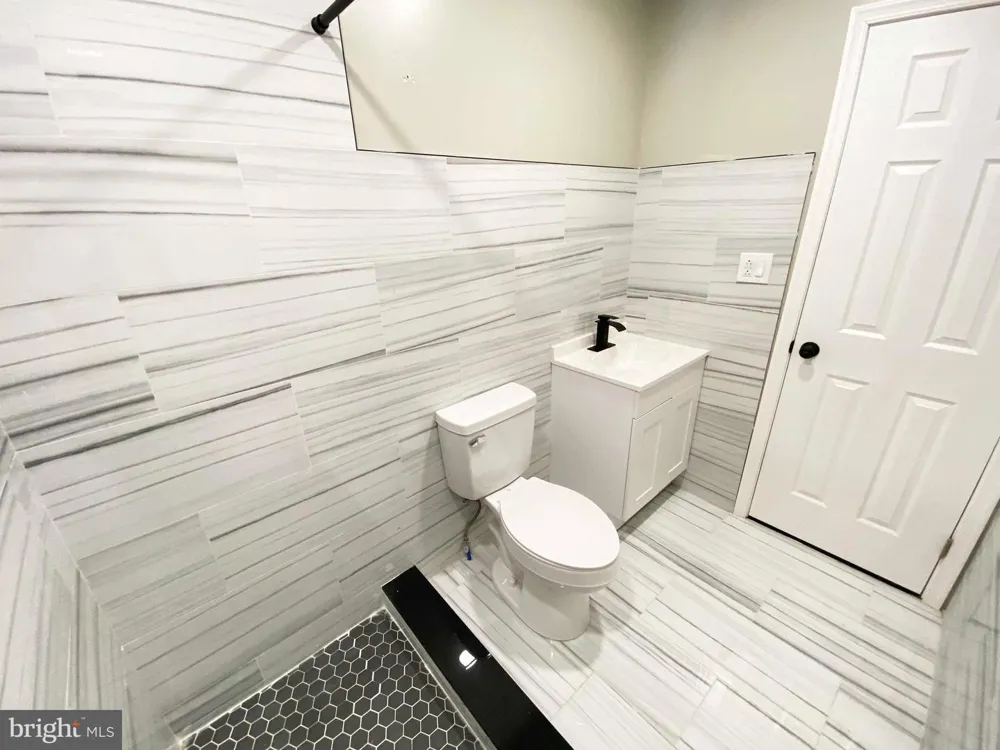 1426 W ROCKLAND STREET #2ND FL Philadelphia, PA 19141