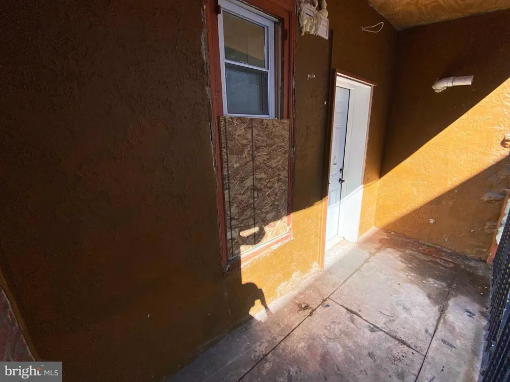 1426 W ROCKLAND STREET #2ND FL Philadelphia, PA 19141