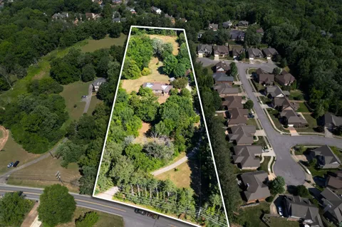 651 Old Lebanon Dirt Rd