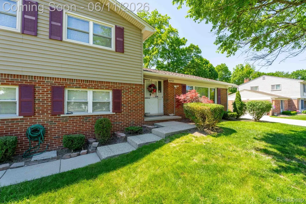 36521 Gloucester Drive Clinton Charter Township, MI 48035