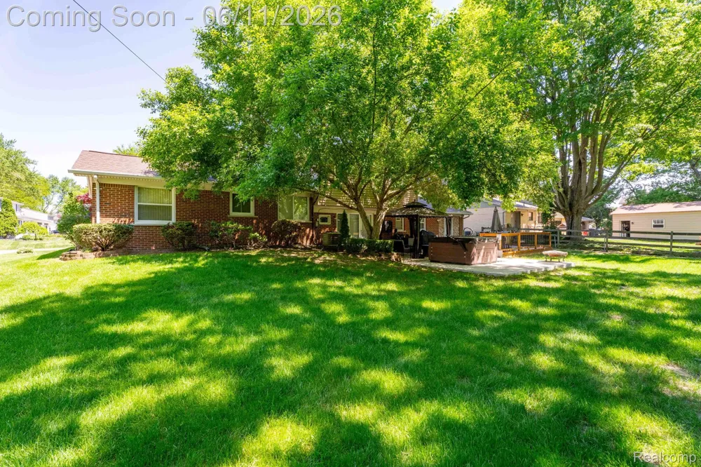 36521 Gloucester Drive Clinton Charter Township, MI 48035
