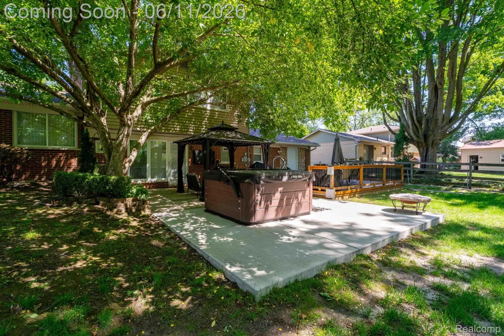 36521 Gloucester Drive Clinton Charter Township, MI 48035