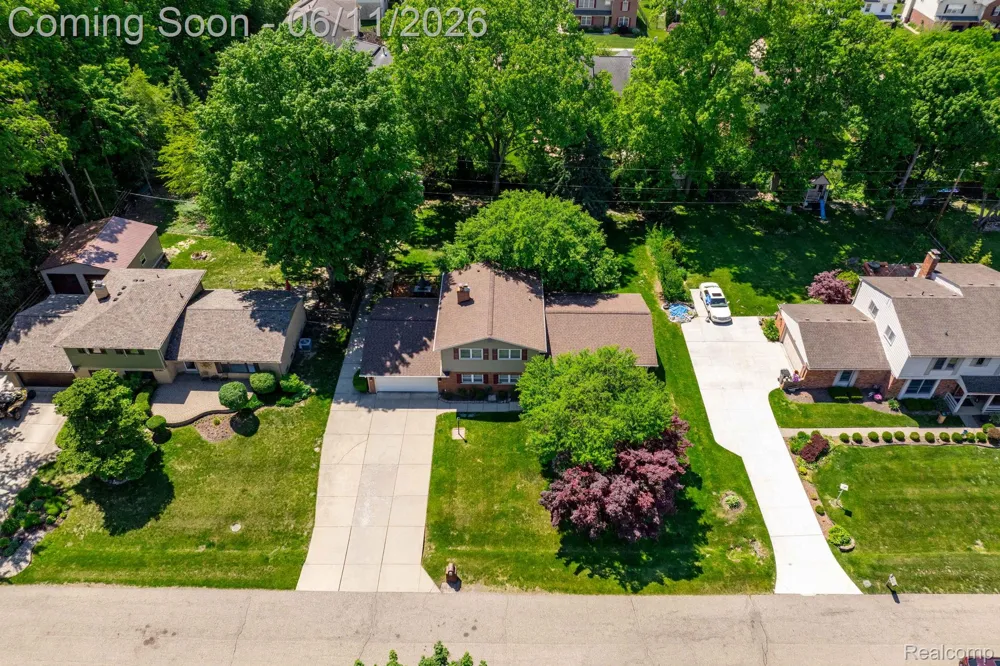 36521 Gloucester Drive Clinton Charter Township, MI 48035