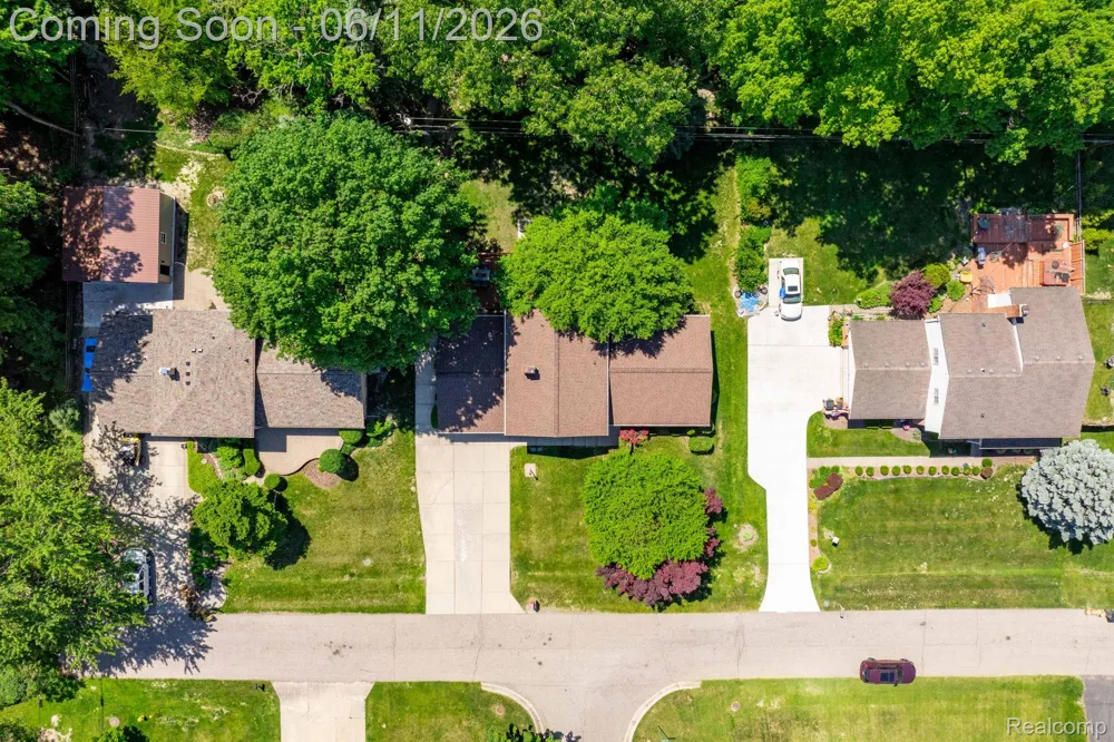 36521 Gloucester Drive Clinton Charter Township, MI 48035