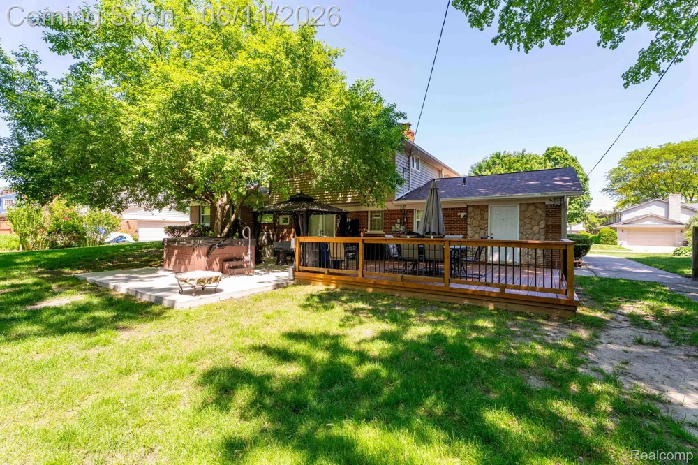 36521 Gloucester Drive Clinton Charter Township, MI 48035